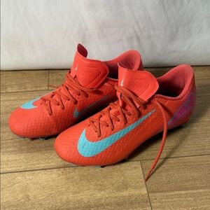 Nike Skin Women’s Soccer Cleats